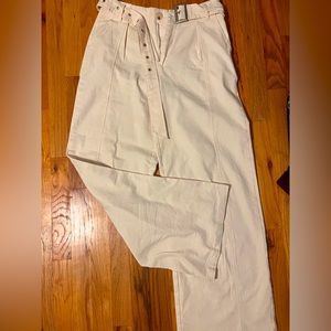 Cider Ivory Solid Pants with Belt, Size: Medium